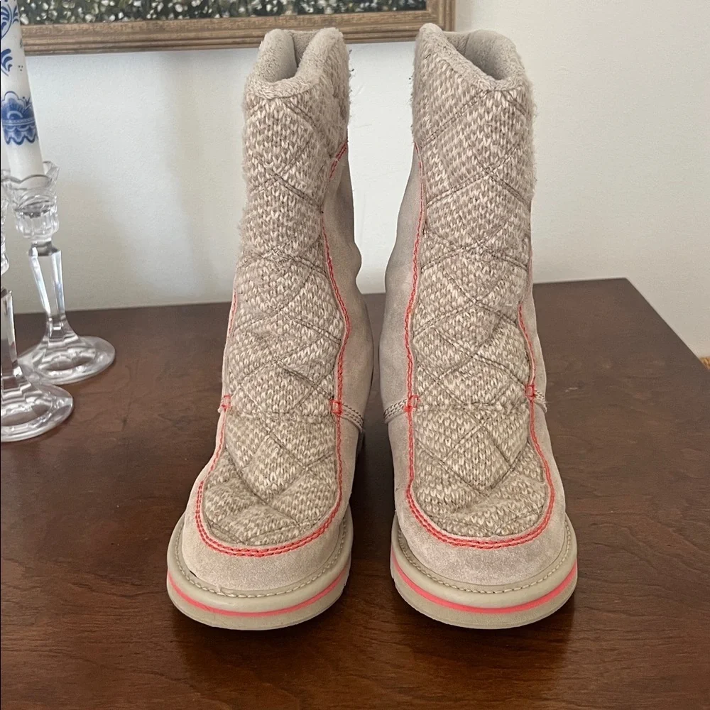 Sorel Tan Quilted Campus Tall Boots with Red Trim Size 2